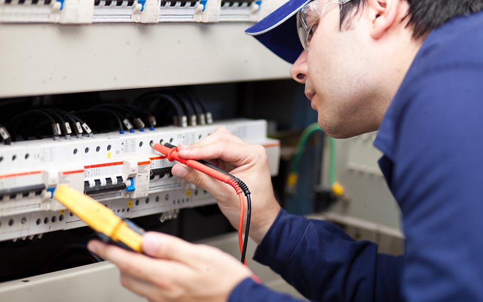 je recherche un électricien Évry