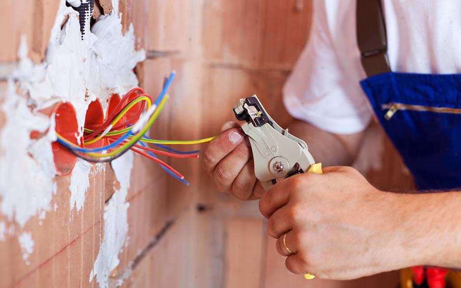 je recherche un électricien Évry